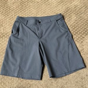 Men’s Lululemon Gray Commision Classic Fit Short 9”